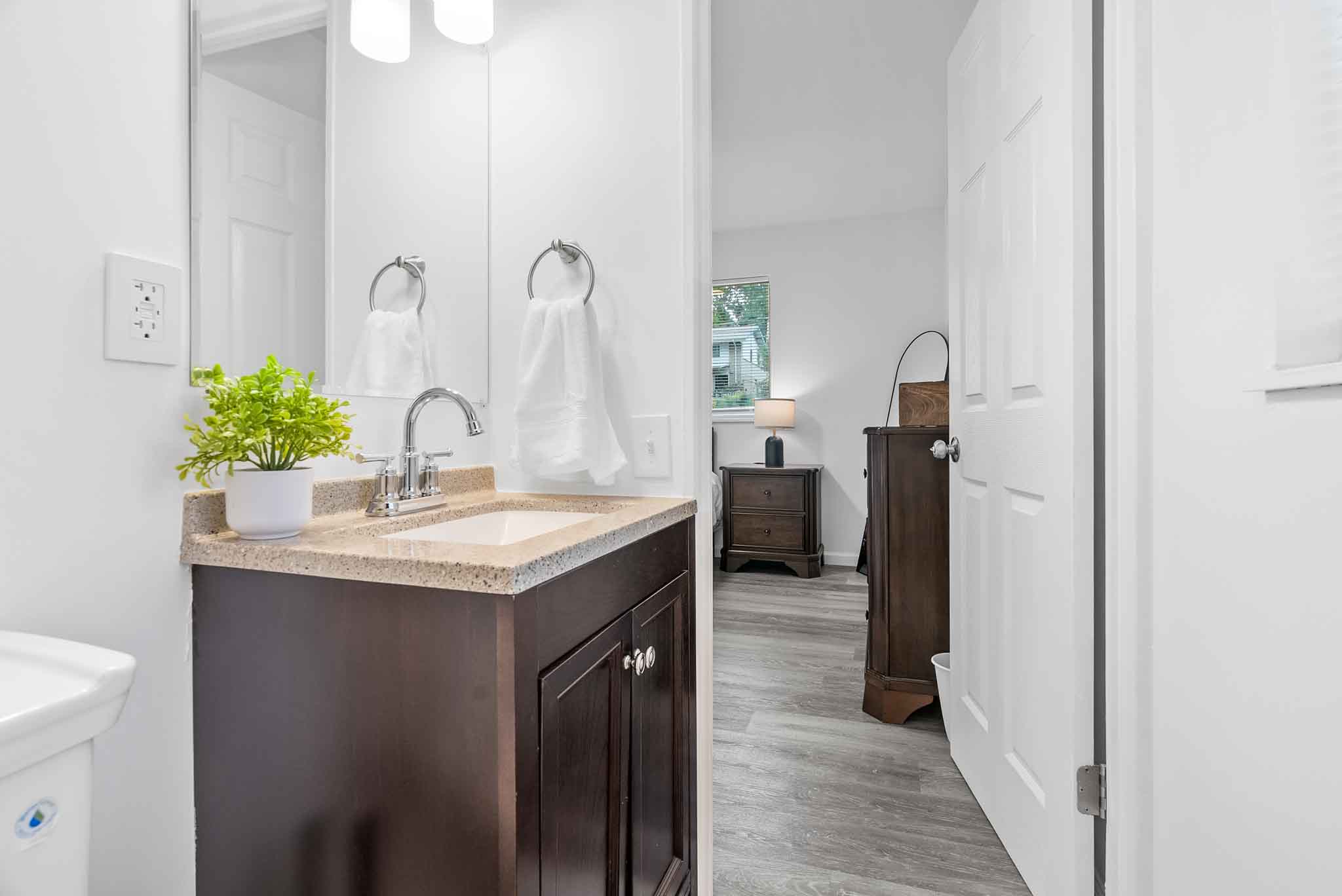 4 Bedrooms Bedrooms, ,2 BathroomsBathrooms,Woodford Homes,For Rent,1336
