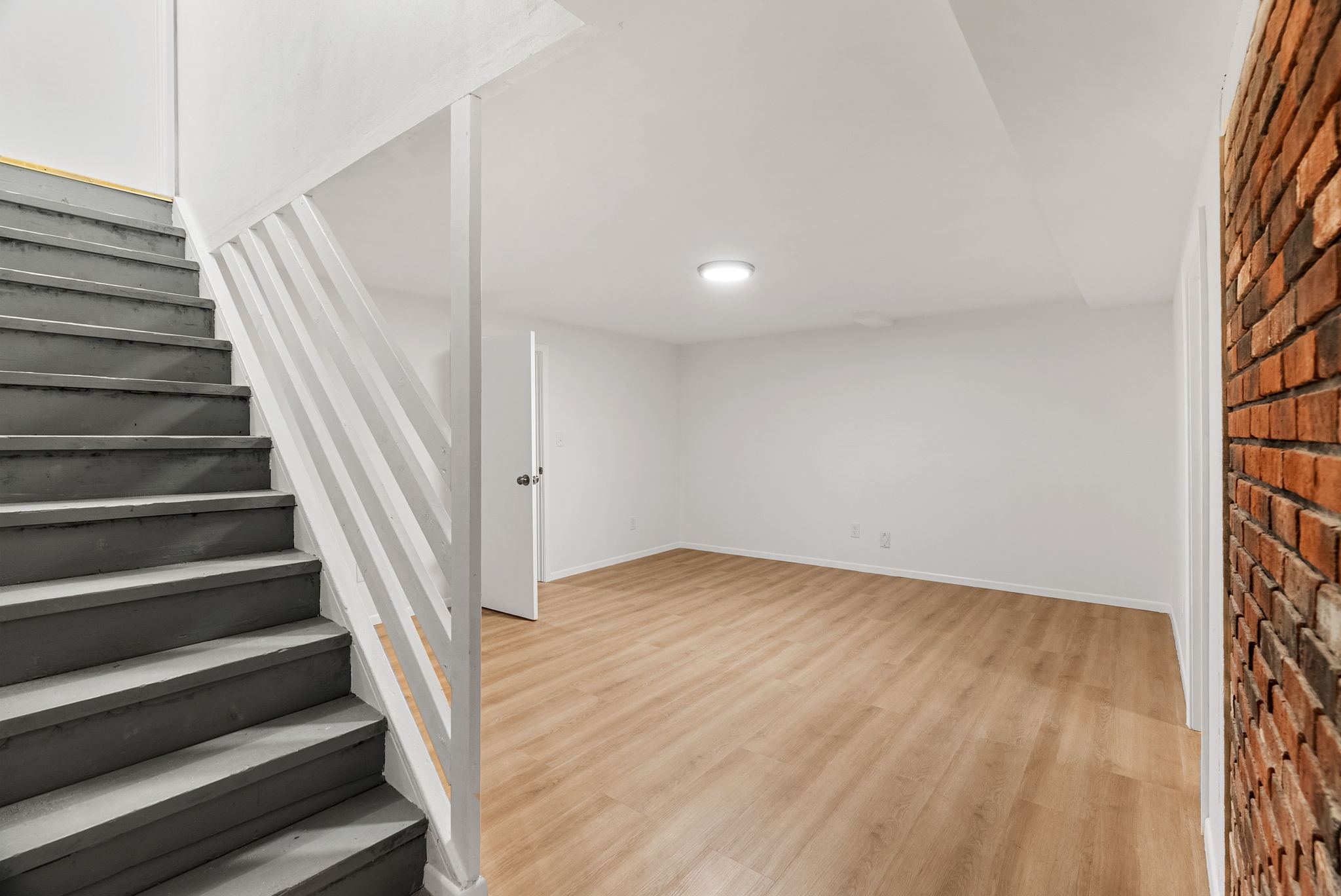5 Bedrooms Bedrooms, ,3 BathroomsBathrooms,Woodford Homes,For Rent,1341