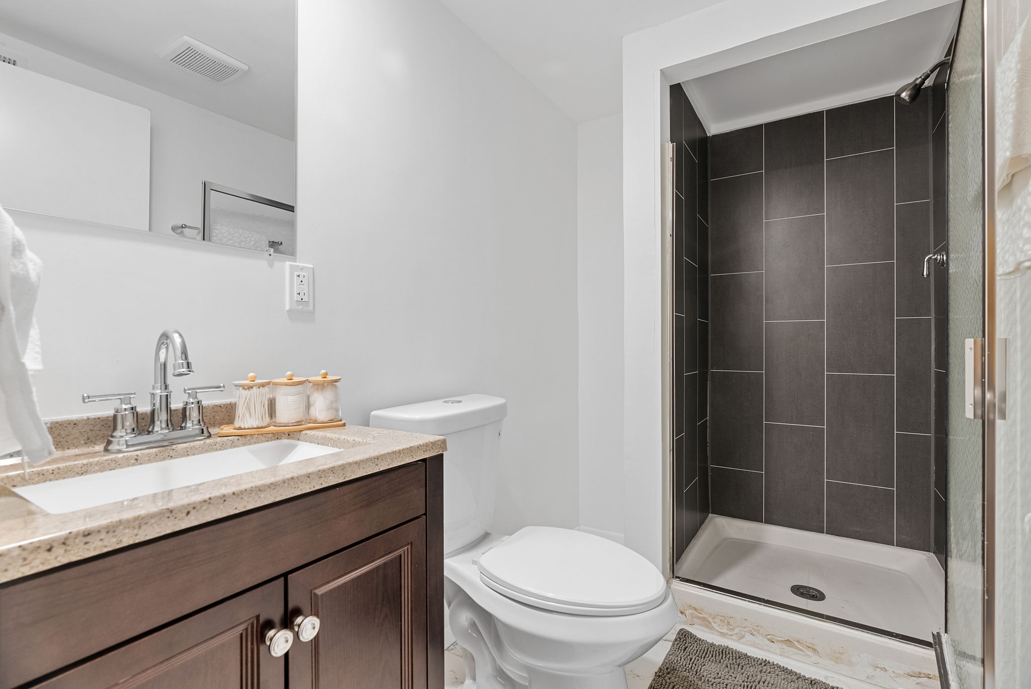 5 Bedrooms Bedrooms, ,3 BathroomsBathrooms,Woodford Homes,For Rent,1341