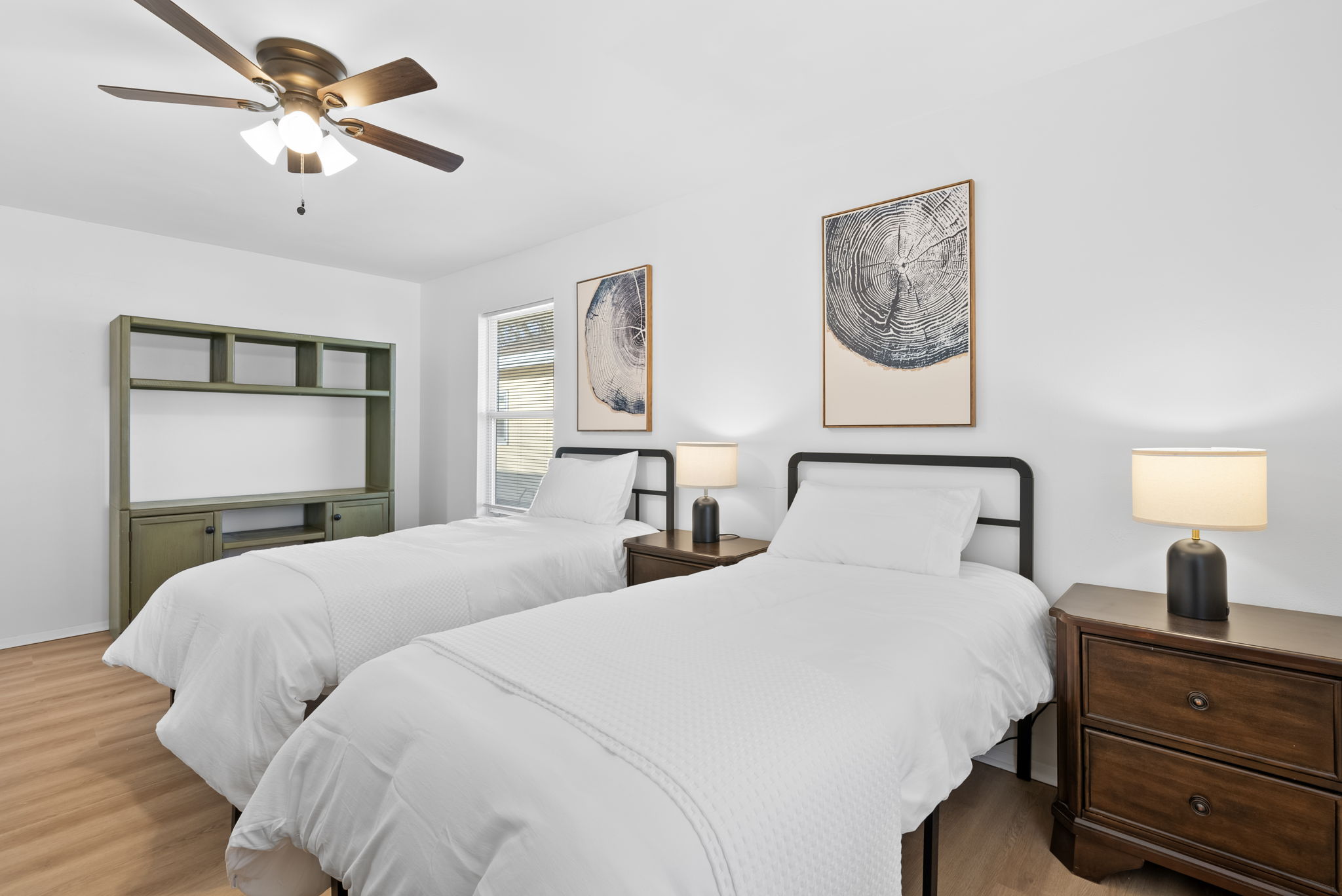 4 Bedrooms Bedrooms, ,2 BathroomsBathrooms,Woodford Homes,For Rent,1342