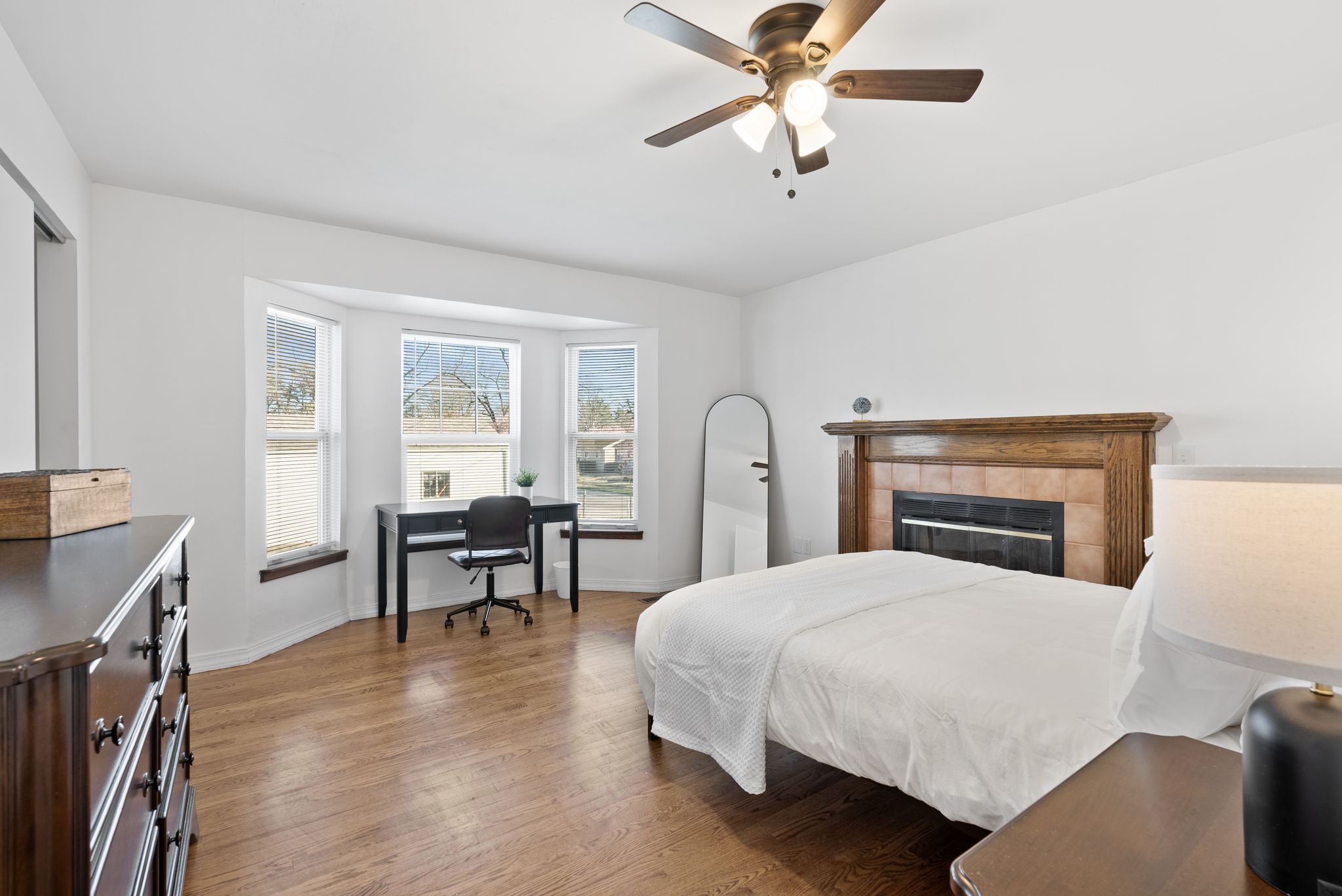 4 Bedrooms Bedrooms, ,2 BathroomsBathrooms,Woodford Homes,For Rent,1342