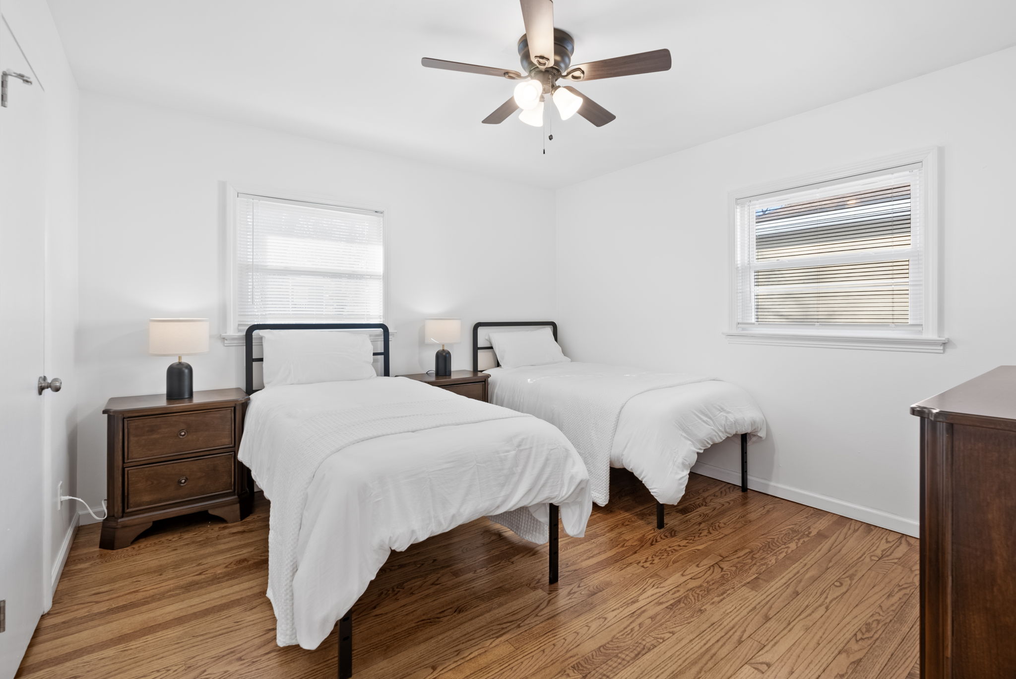 4 Bedrooms Bedrooms, ,2 BathroomsBathrooms,Woodford Homes,For Rent,1342