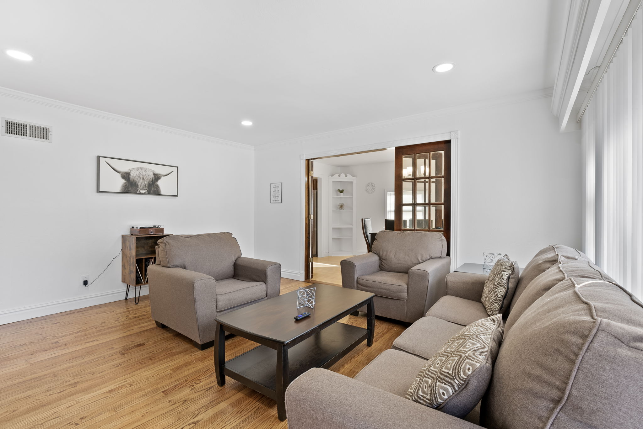 4 Bedrooms Bedrooms, ,2 BathroomsBathrooms,Woodford Homes,For Rent,1342