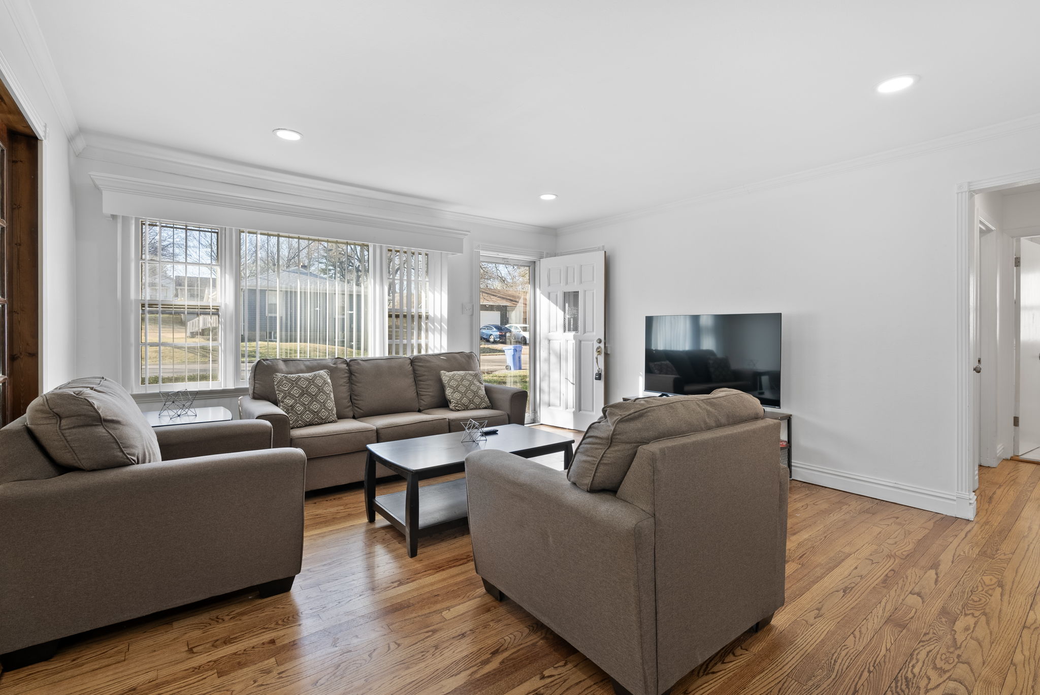 4 Bedrooms Bedrooms, ,2 BathroomsBathrooms,Woodford Homes,For Rent,1342