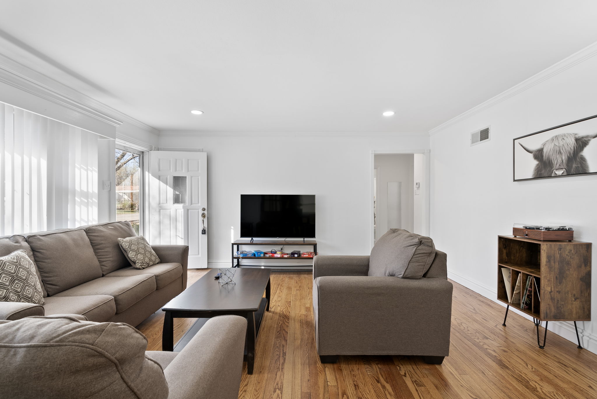 4 Bedrooms Bedrooms, ,2 BathroomsBathrooms,Woodford Homes,For Rent,1342