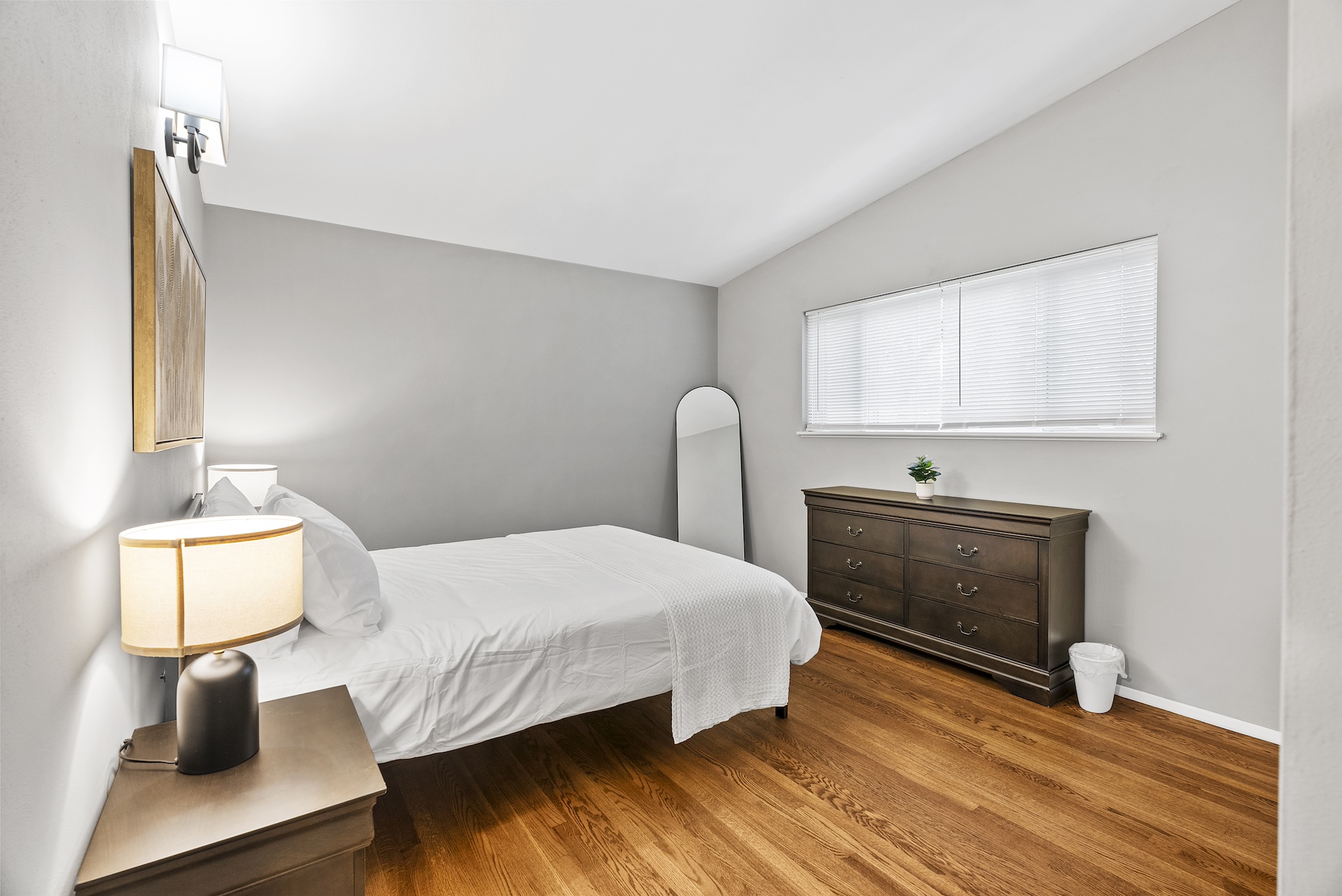 3 Bedrooms Bedrooms, ,1 BathroomBathrooms,Woodford Homes,For Rent,1345