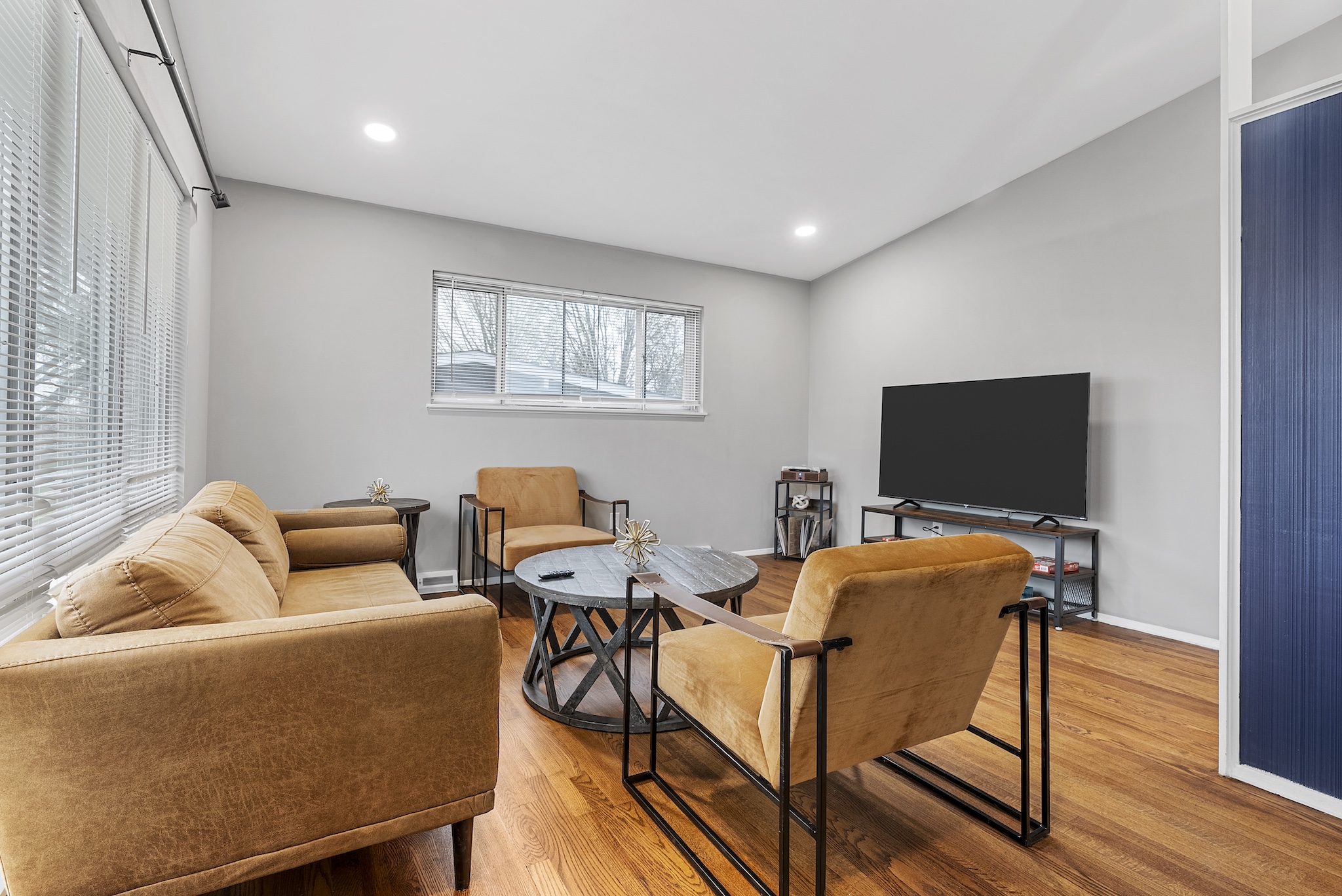3 Bedrooms Bedrooms, ,1 BathroomBathrooms,Woodford Homes,For Rent,1345