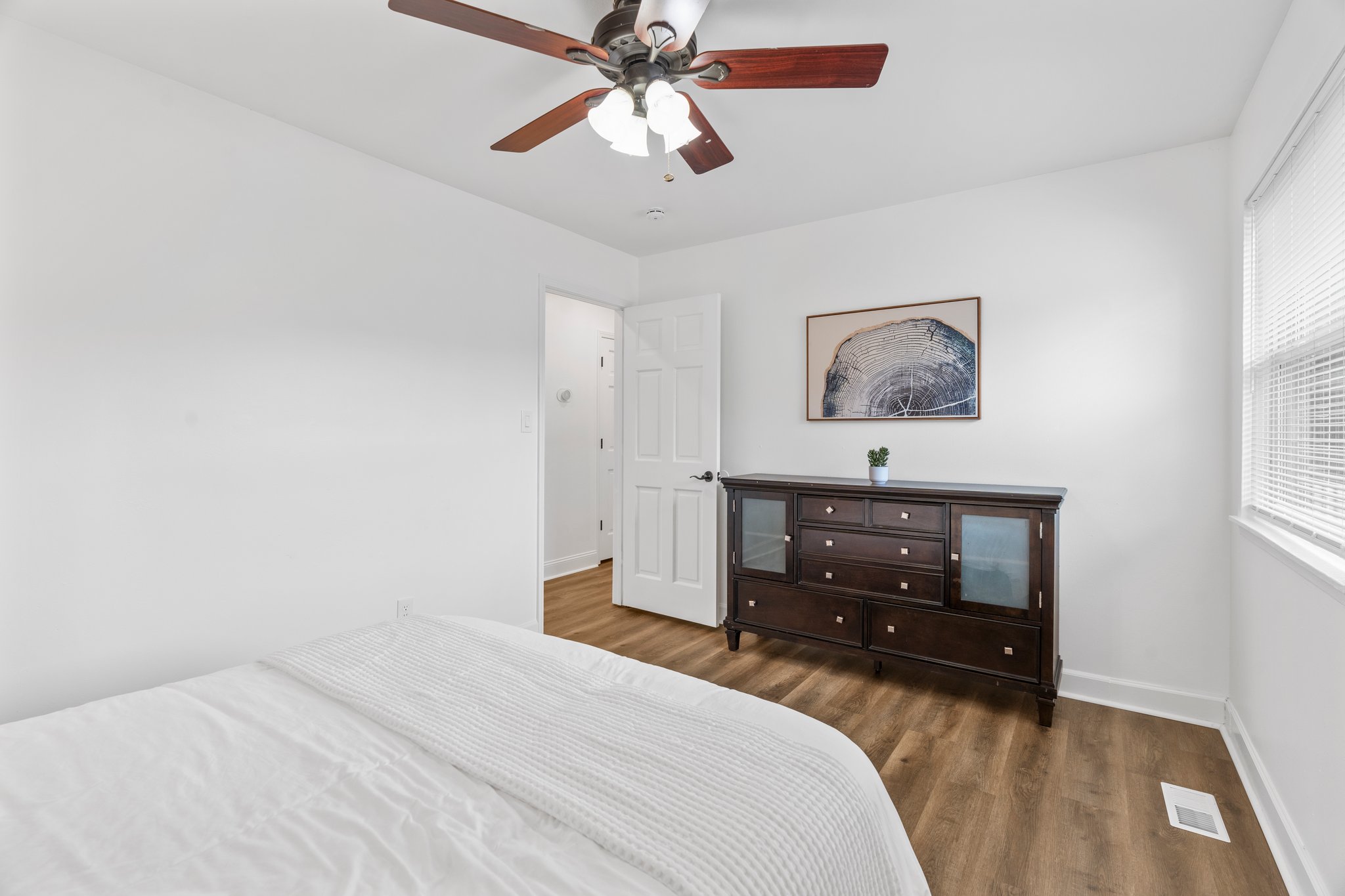 3 Bedrooms Bedrooms, ,1 BathroomBathrooms,Woodford Homes,For Rent,1348