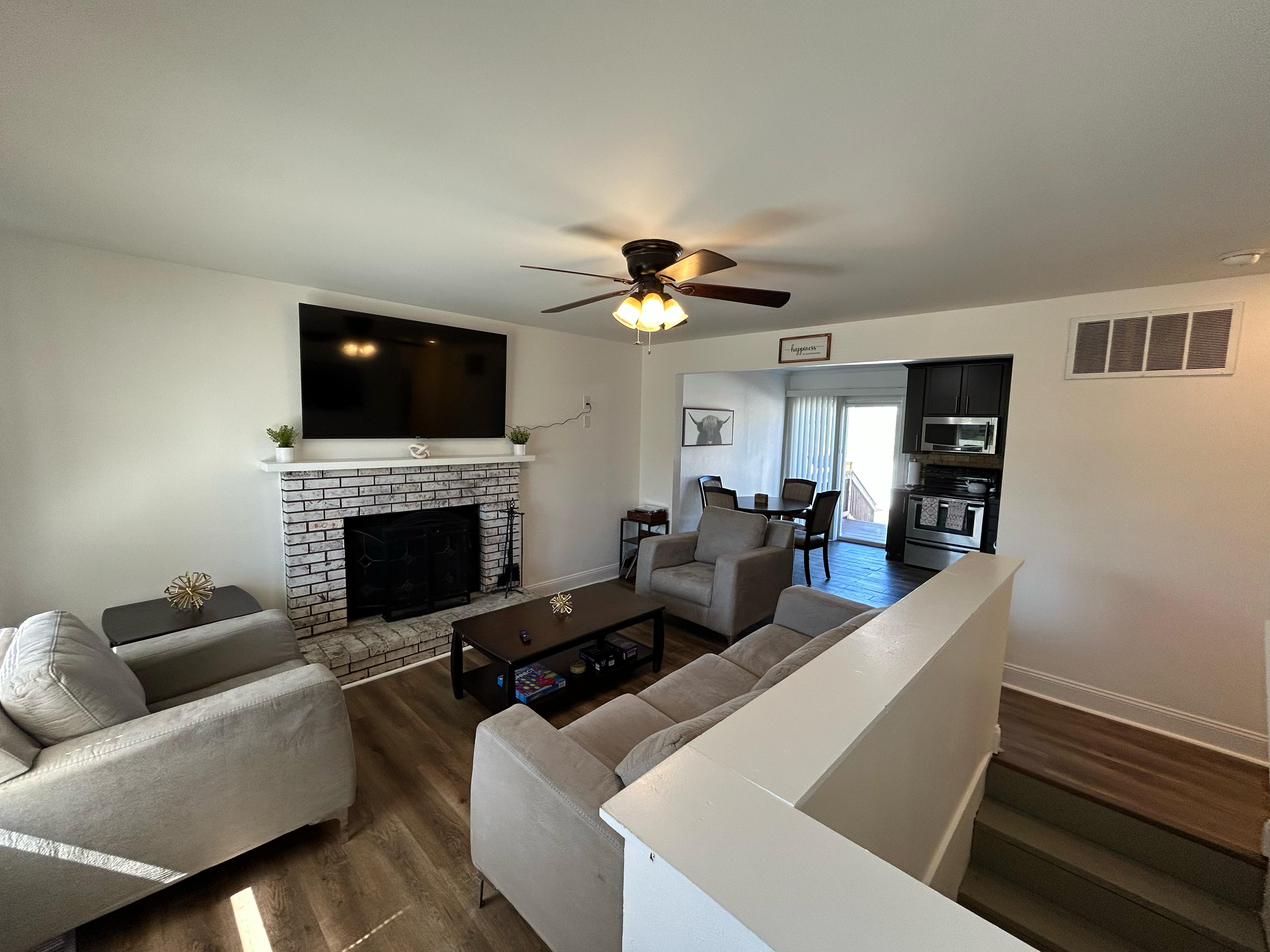 3 Bedrooms Bedrooms, ,1 BathroomBathrooms,Woodford Homes,For Rent,1348