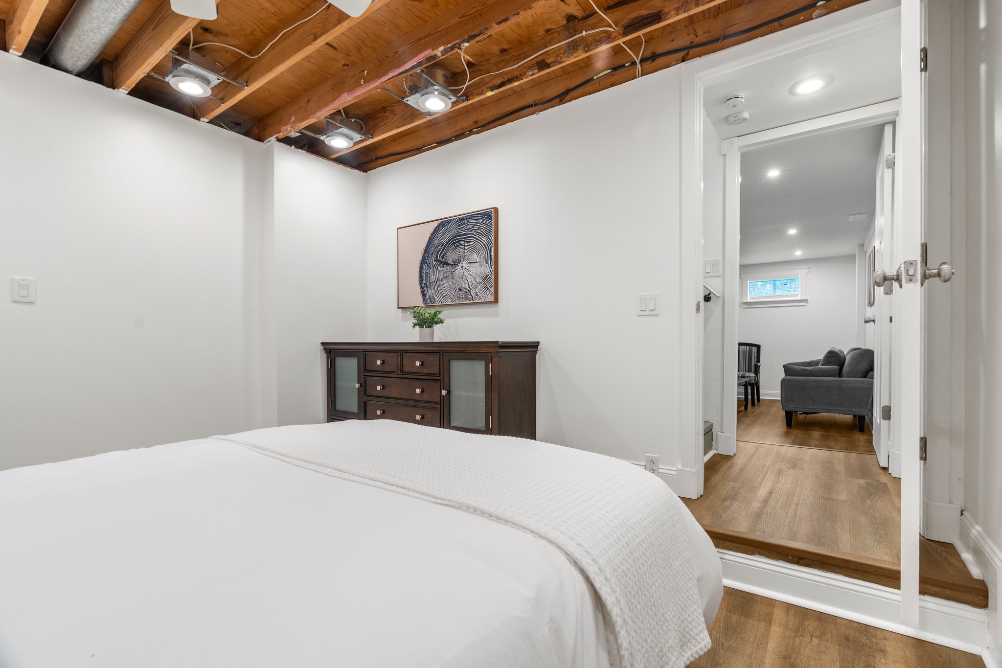 3 Bedrooms Bedrooms, ,1 BathroomBathrooms,Woodford Homes,For Rent,1348