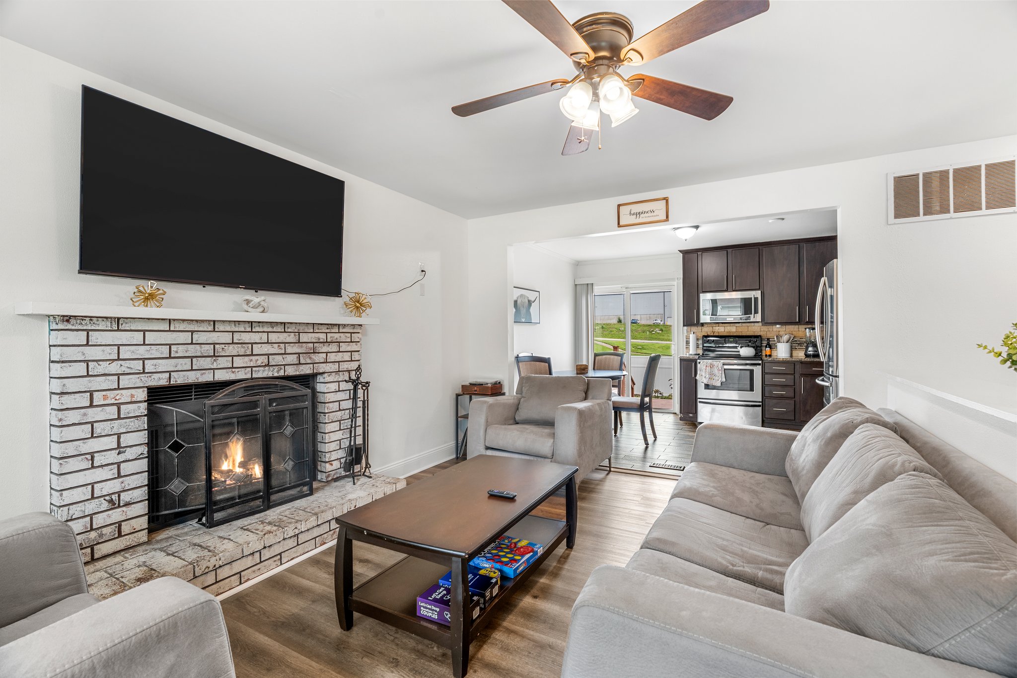 3 Bedrooms Bedrooms, ,1 BathroomBathrooms,Woodford Homes,For Rent,1348