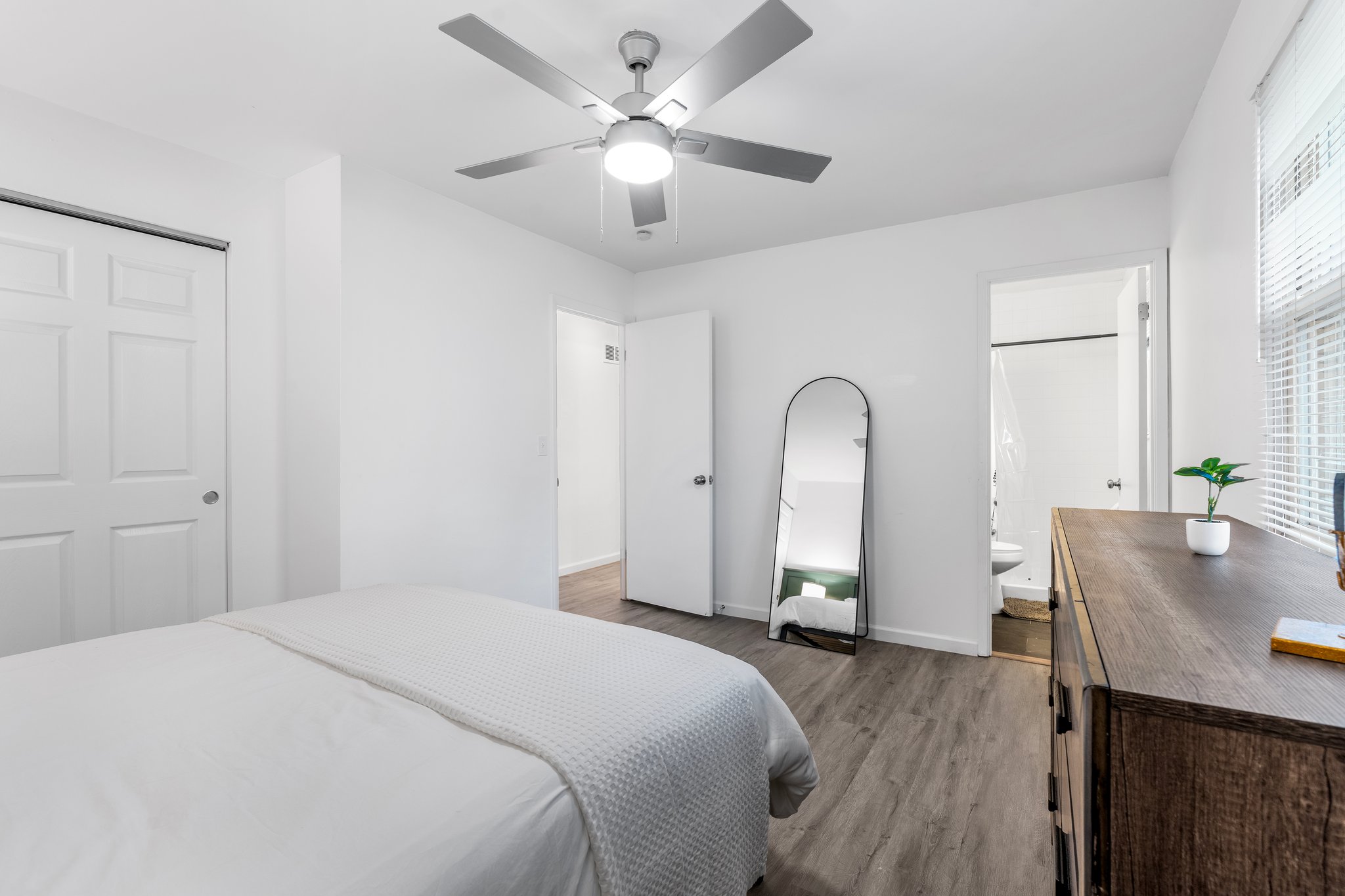 5 Bedrooms Bedrooms, ,2 BathroomsBathrooms,Woodford Homes,For Rent,1349