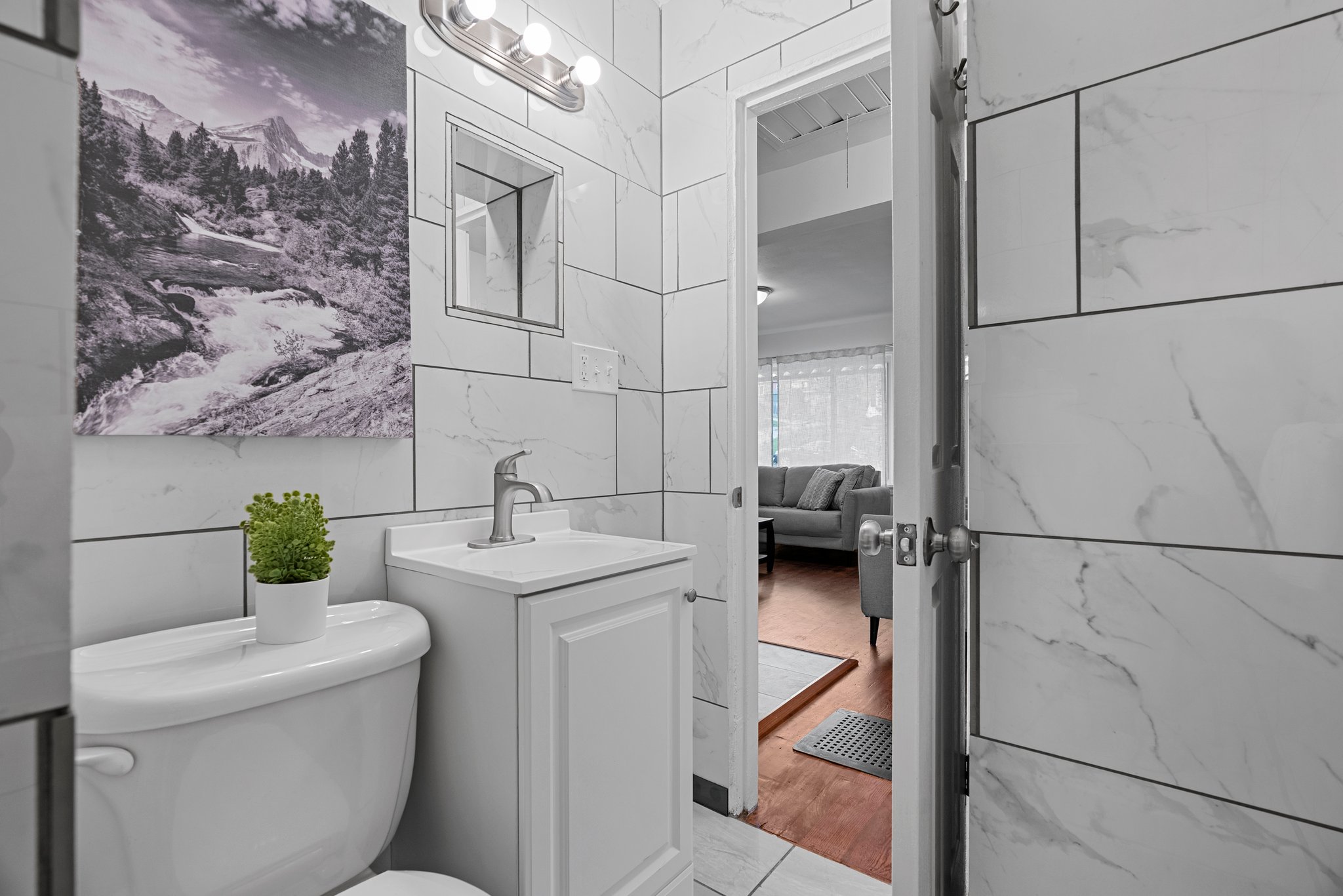 3 Bedrooms Bedrooms, ,1 BathroomBathrooms,Woodford Homes,For Rent,1350