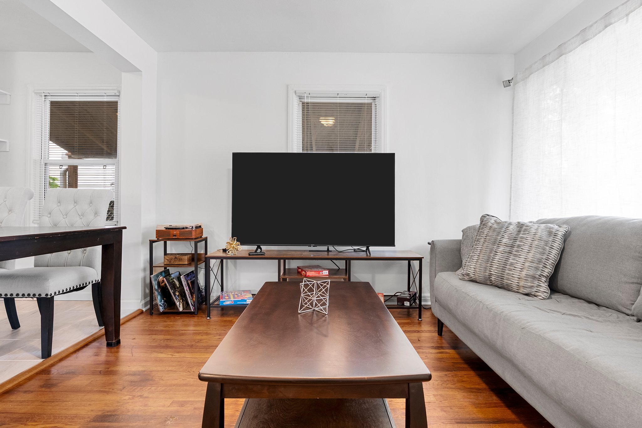 3 Bedrooms Bedrooms, ,1 BathroomBathrooms,Woodford Homes,For Rent,1350