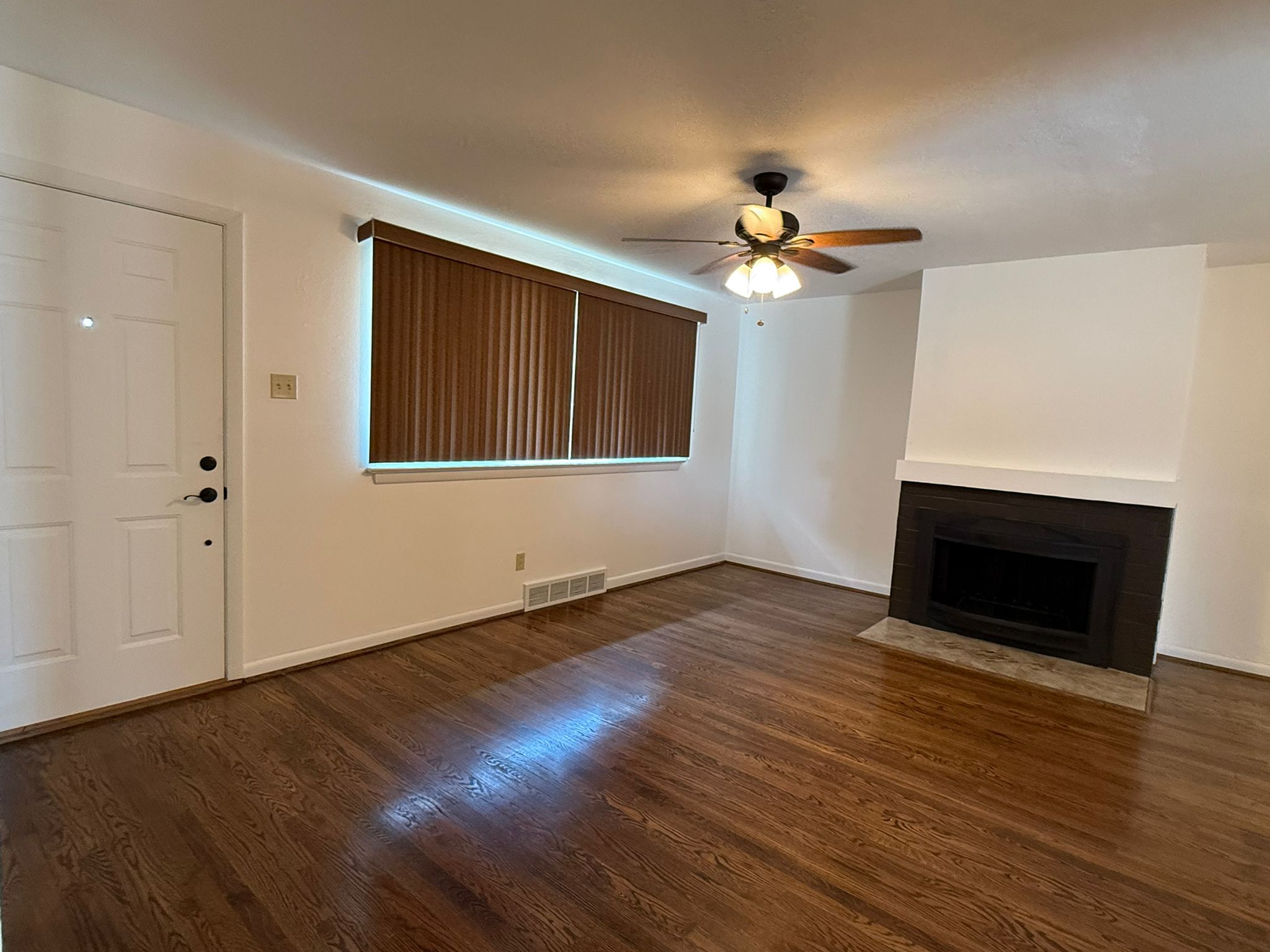 3 Bedrooms Bedrooms, ,1.5 BathroomsBathrooms,Woodford Homes,For Rent,1351