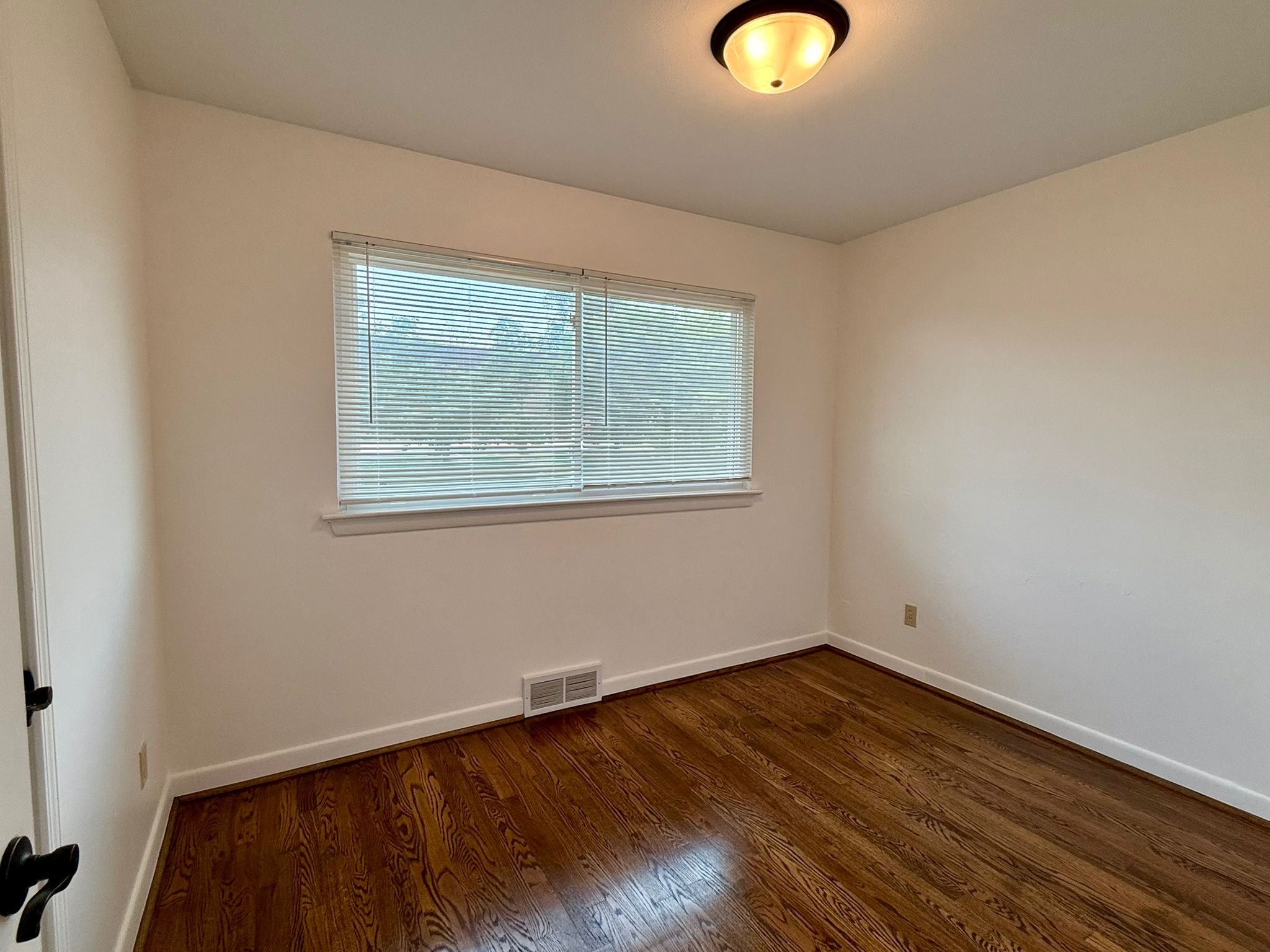 3 Bedrooms Bedrooms, ,1.5 BathroomsBathrooms,Woodford Homes,For Rent,1351