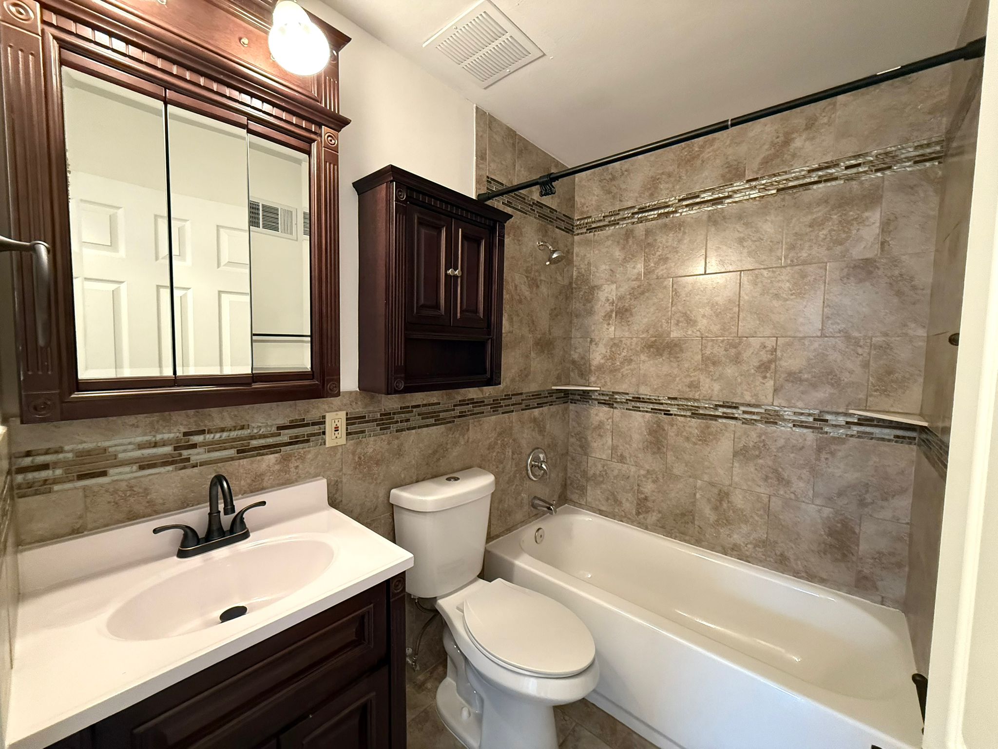3 Bedrooms Bedrooms, ,1.5 BathroomsBathrooms,Woodford Homes,For Rent,1351