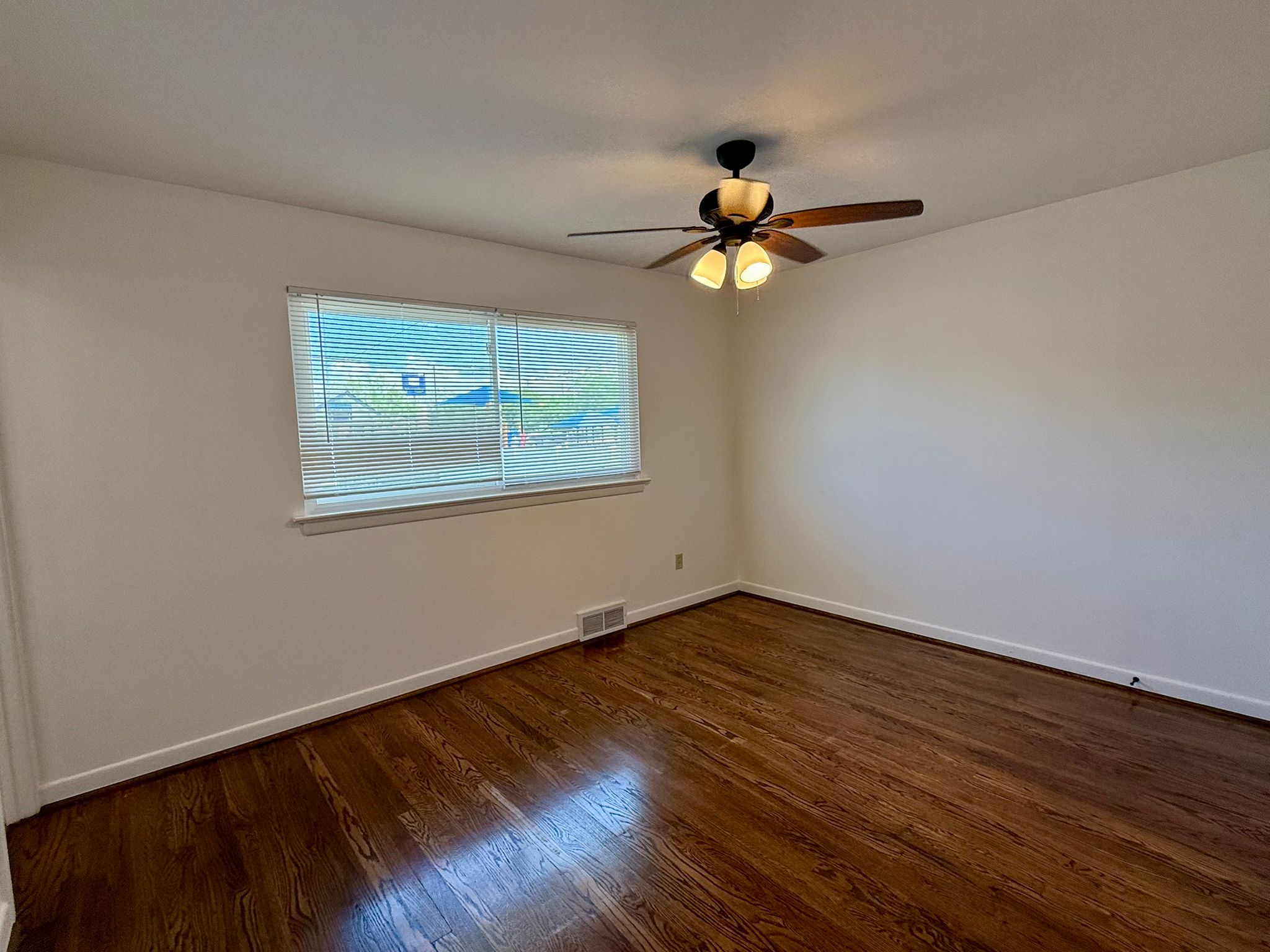 3 Bedrooms Bedrooms, ,1.5 BathroomsBathrooms,Woodford Homes,For Rent,1351