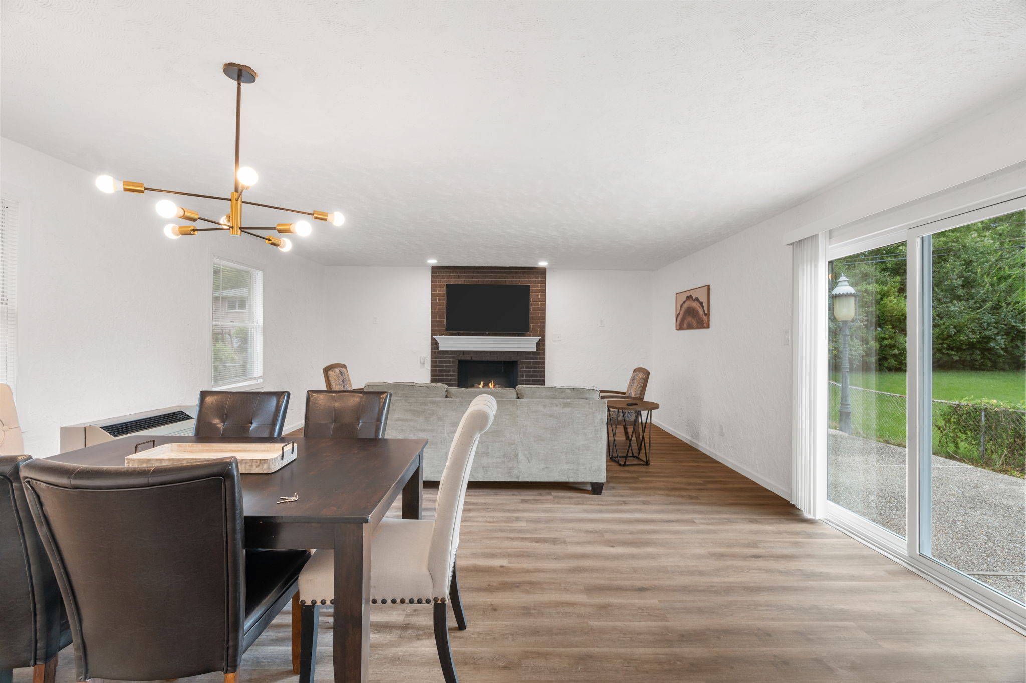 4 Bedrooms Bedrooms, ,1.5 BathroomsBathrooms,Woodford Homes,For Rent,1352