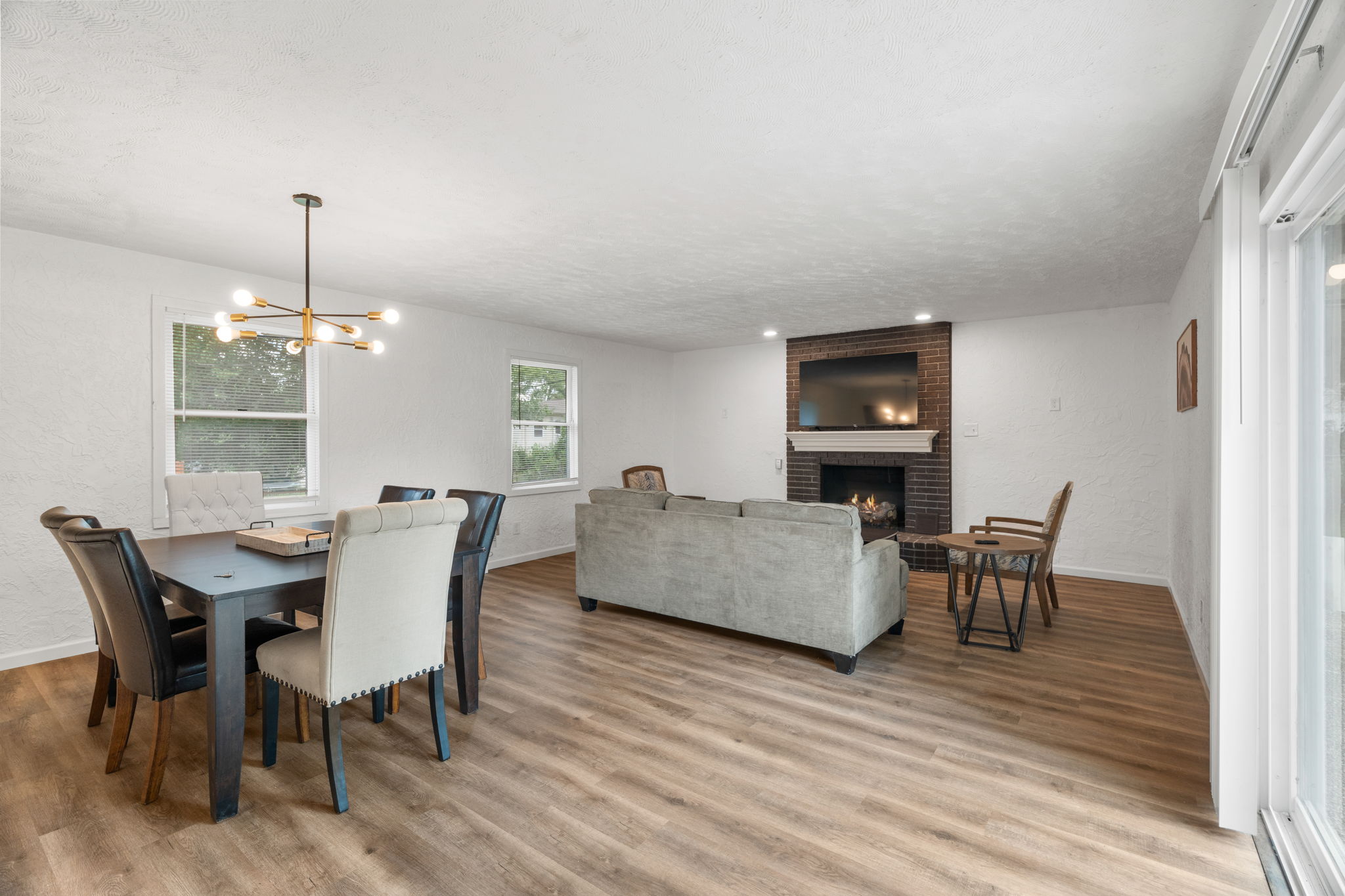 4 Bedrooms Bedrooms, ,1.5 BathroomsBathrooms,Woodford Homes,For Rent,1352