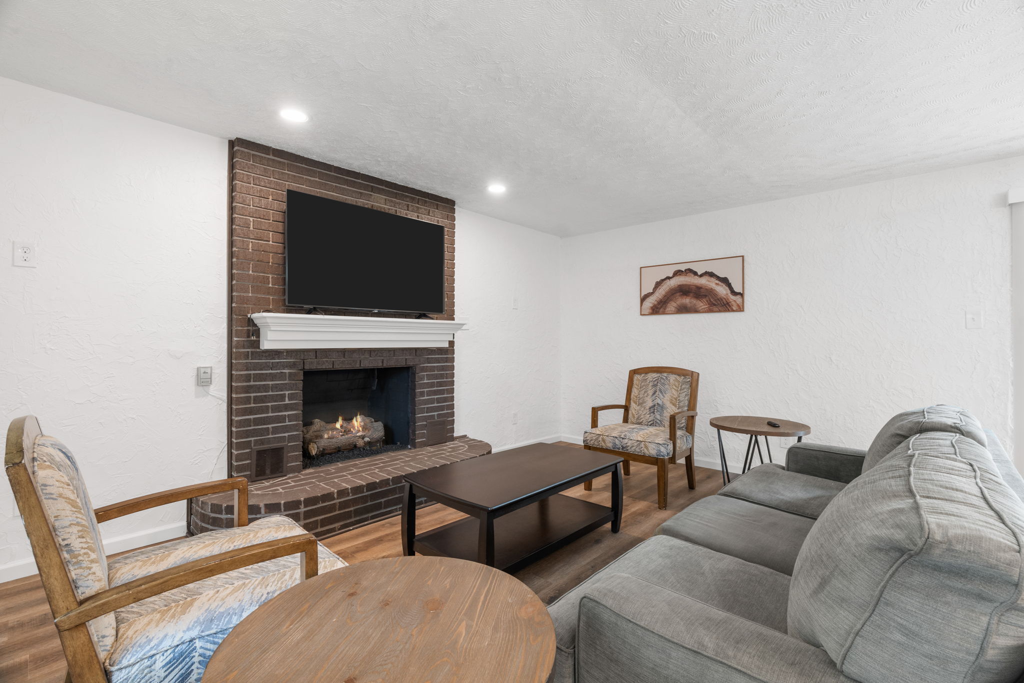 4 Bedrooms Bedrooms, ,1.5 BathroomsBathrooms,Woodford Homes,For Rent,1352