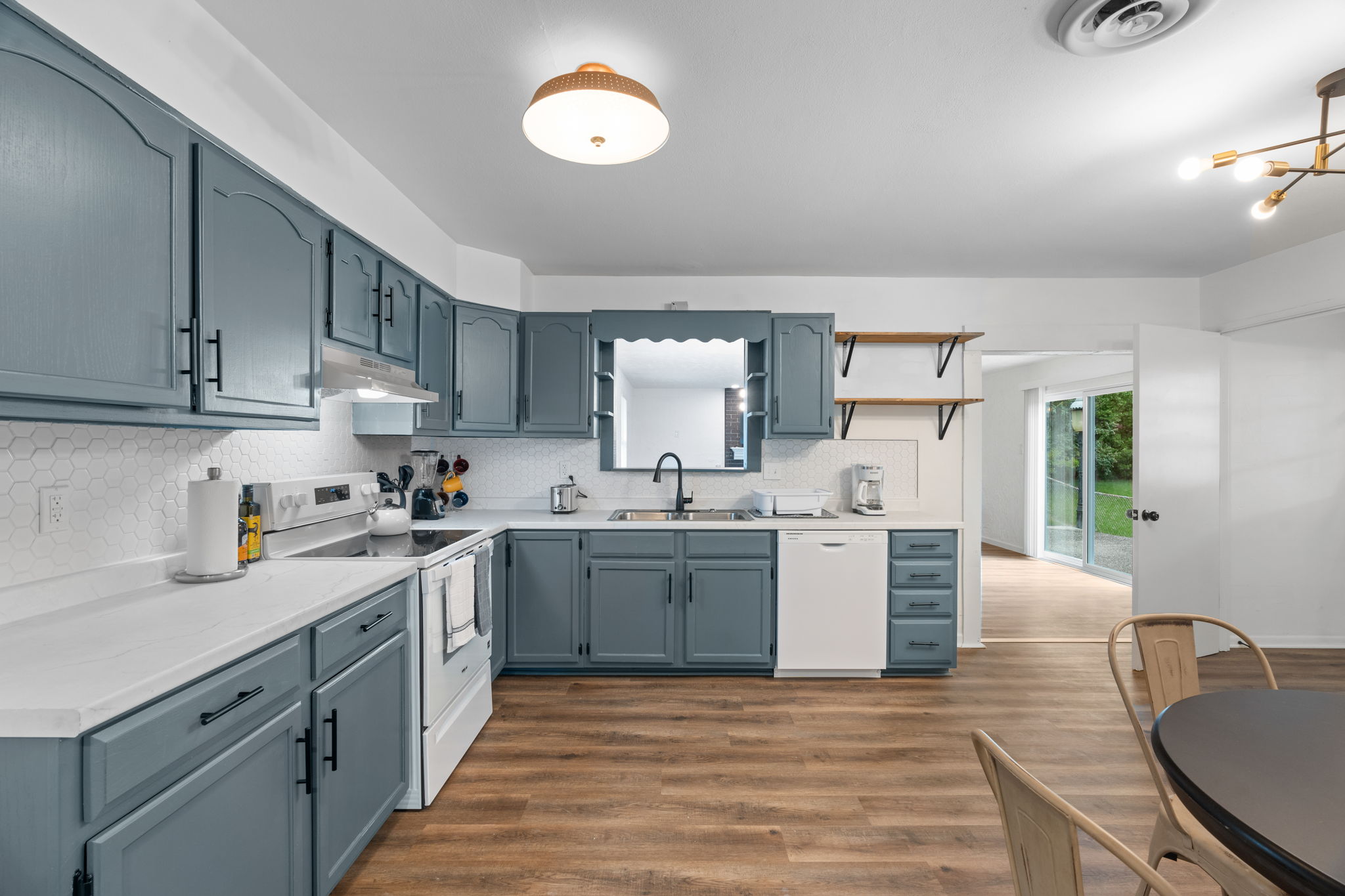 4 Bedrooms Bedrooms, ,1.5 BathroomsBathrooms,Woodford Homes,For Rent,1352
