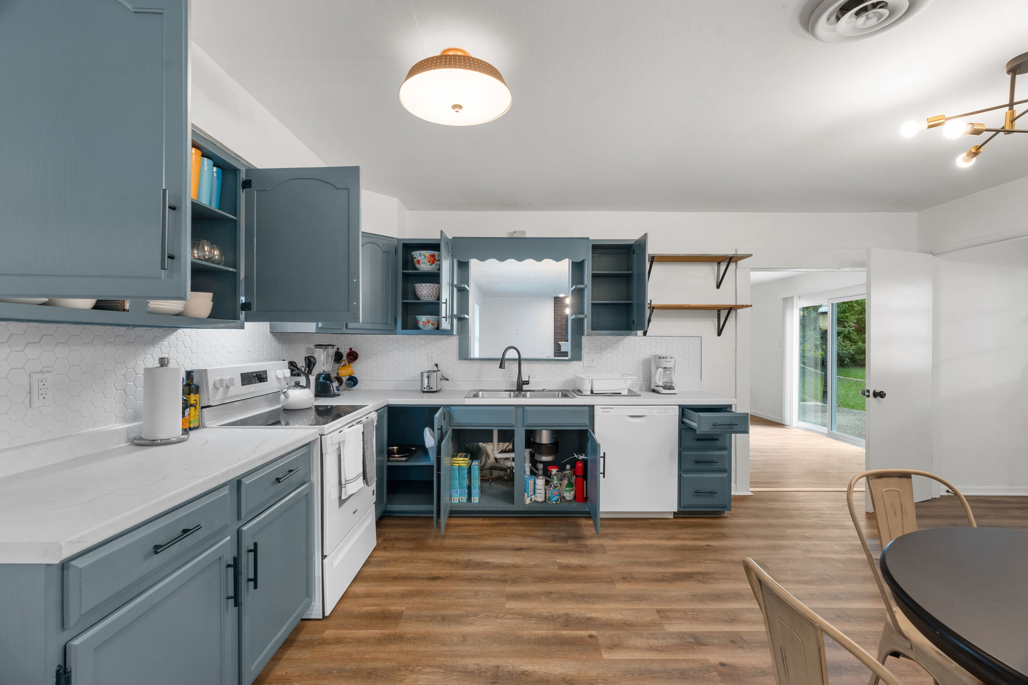 4 Bedrooms Bedrooms, ,1.5 BathroomsBathrooms,Woodford Homes,For Rent,1352