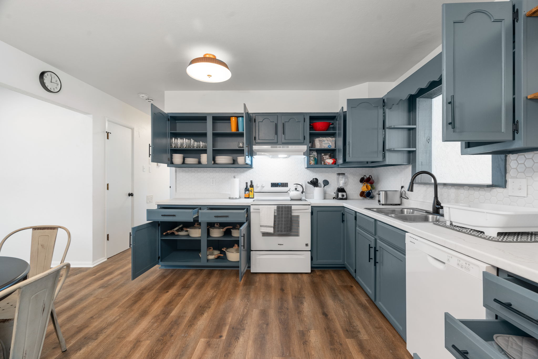 4 Bedrooms Bedrooms, ,1.5 BathroomsBathrooms,Woodford Homes,For Rent,1352