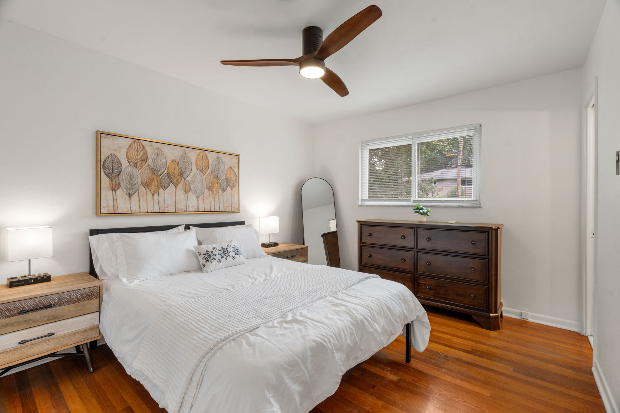 4 Bedrooms Bedrooms, ,1.5 BathroomsBathrooms,Woodford Homes,For Rent,1352