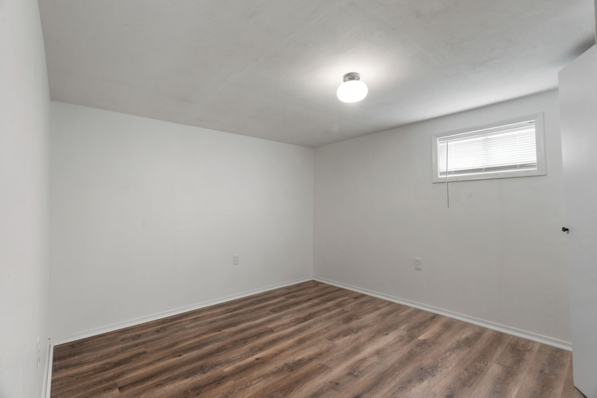 4 Bedrooms Bedrooms, ,1.5 BathroomsBathrooms,Woodford Homes,For Rent,1352