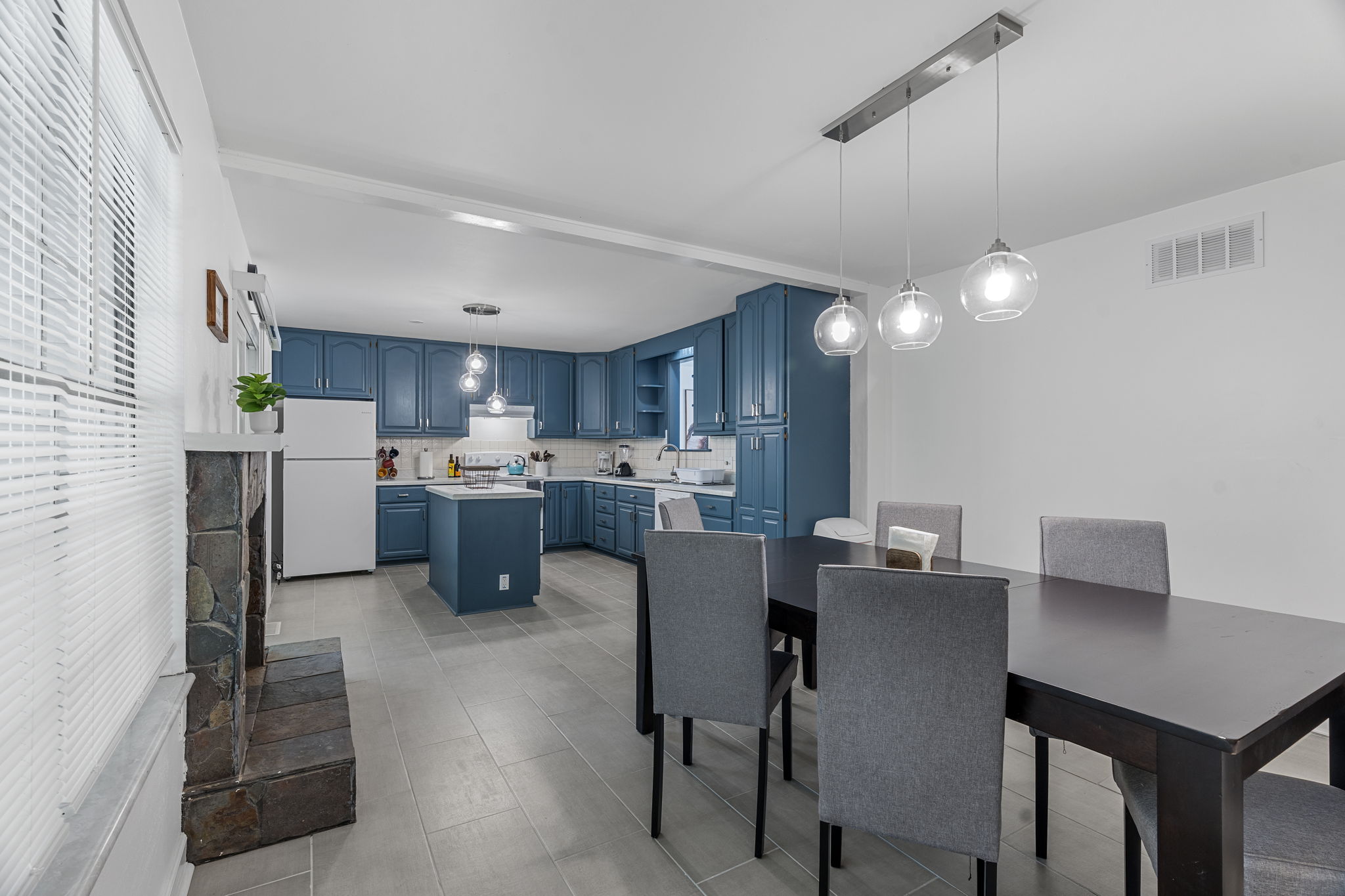 3 Bedrooms Bedrooms, ,2 BathroomsBathrooms,Woodford Homes,For Rent,1353