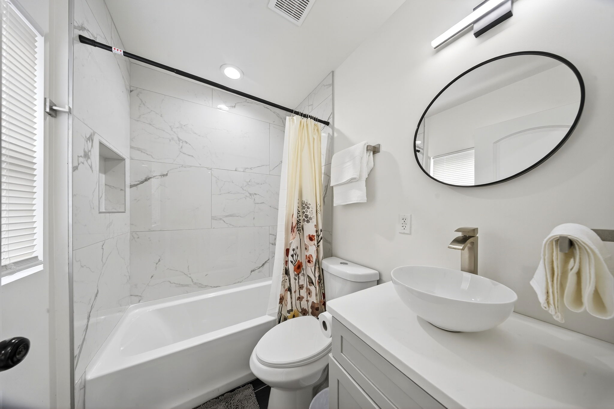 3 Bedrooms Bedrooms, ,2 BathroomsBathrooms,Woodford Homes,For Rent,1371