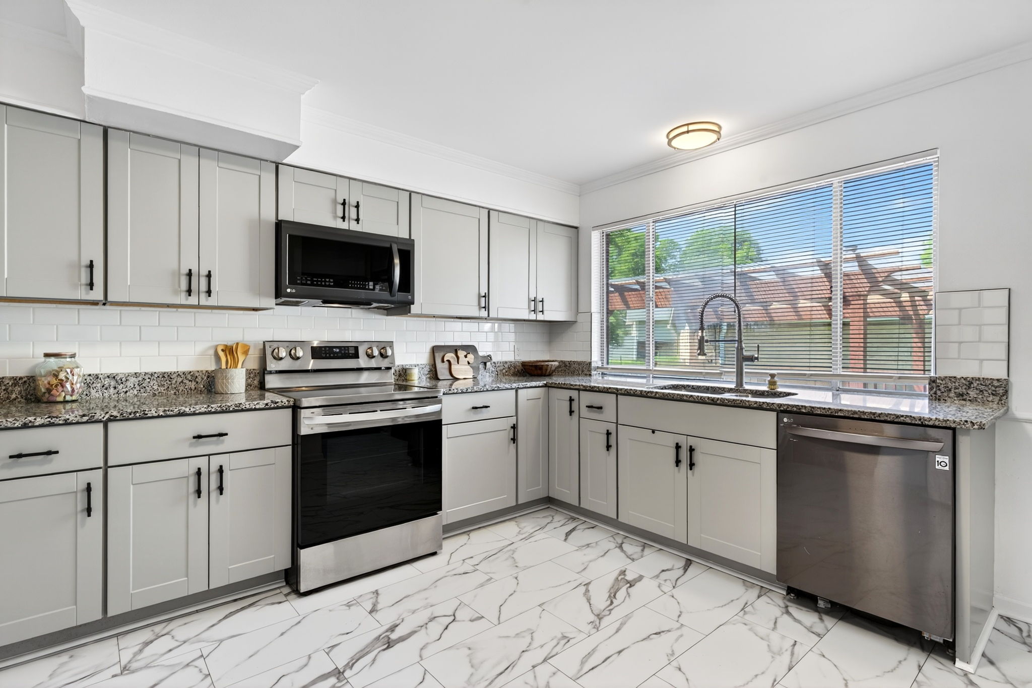 5 Bedrooms Bedrooms, ,3 BathroomsBathrooms,Woodford Homes,Lease Purchase / Purchase,1373